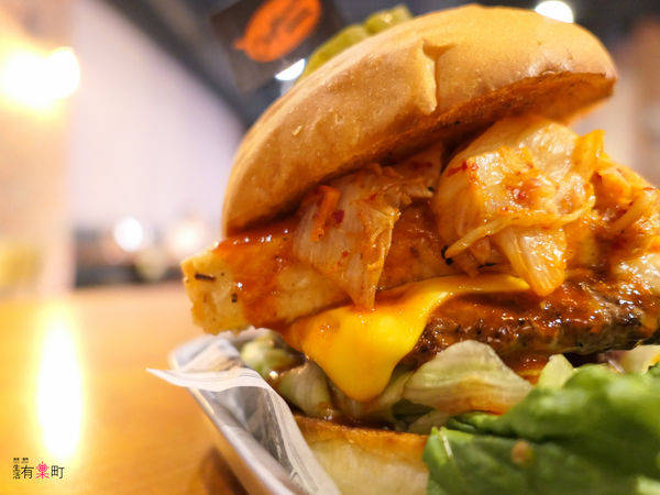 【桃園蘆竹美食】Chophouse恰好食美式餐廳:南崁聚餐好去處,與好友家人沉浸在工業風格裡聊天吧;早午餐漢堡全天供應,夏威夷熔岩漢堡排風味飯推薦-1100504.jpg 【桃園蘆竹美食】Chophouse恰好食美式餐廳:南崁聚餐好去處,與好友家人沉浸在工業風格裡聊天吧;早午餐漢堡全天供應,夏威夷熔岩漢堡排風味飯推薦-1100504.jpg