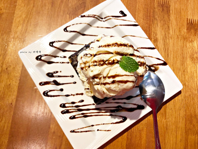 【桃園 蘆竹】Chophouse 恰好食美式餐廳 🍳🍔 平價美式餐廳，漢堡份量驚人，夏威夷熔岩漢堡排風味飯頗具特色，爆炸蘋果派、濃郁布朗尼，不論主餐還是甜點都令人滿意💖💖💖