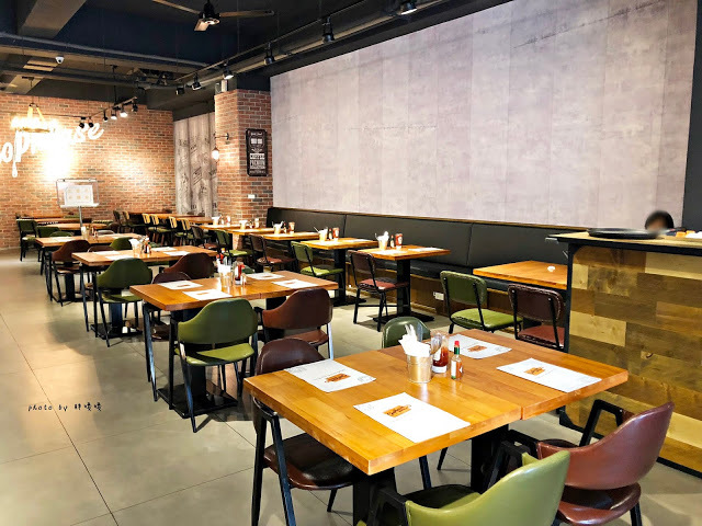 【桃園 蘆竹】Chophouse 恰好食美式餐廳 🍳🍔 平價美式餐廳，漢堡份量驚人，夏威夷熔岩漢堡排風味飯頗具特色，爆炸蘋果派、濃郁布朗尼，不論主餐還是甜點都令人滿意💖💖💖