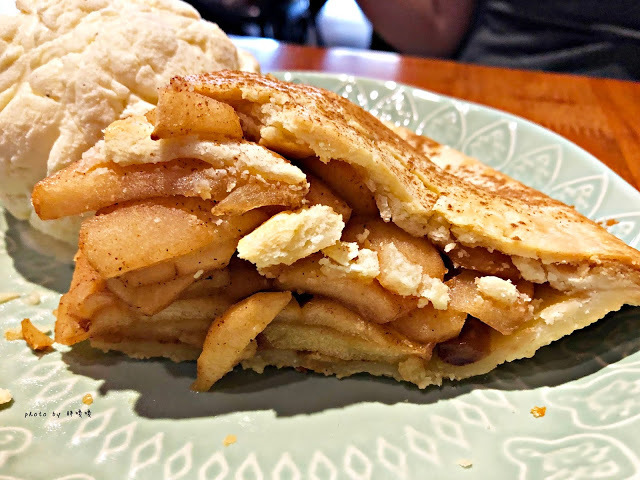 【桃園 蘆竹】Chophouse 恰好食美式餐廳 🍳🍔 平價美式餐廳，漢堡份量驚人，夏威夷熔岩漢堡排風味飯頗具特色，爆炸蘋果派、濃郁布朗尼，不論主餐還是甜點都令人滿意💖💖💖