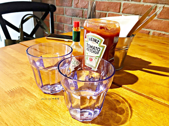 【桃園 蘆竹】Chophouse 恰好食美式餐廳 🍳🍔 平價美式餐廳，漢堡份量驚人，夏威夷熔岩漢堡排風味飯頗具特色，爆炸蘋果派、濃郁布朗尼，不論主餐還是甜點都令人滿意💖💖💖