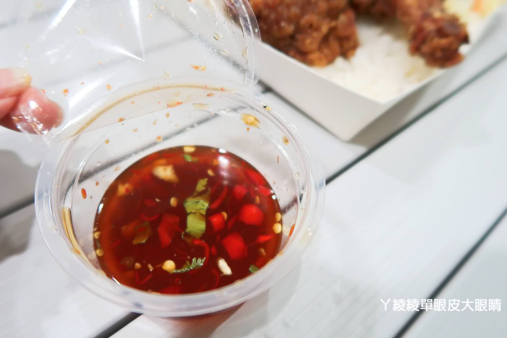 新竹好吃便當店推薦《東家便當》，九種配菜任意搭配，外送外帶便當服務