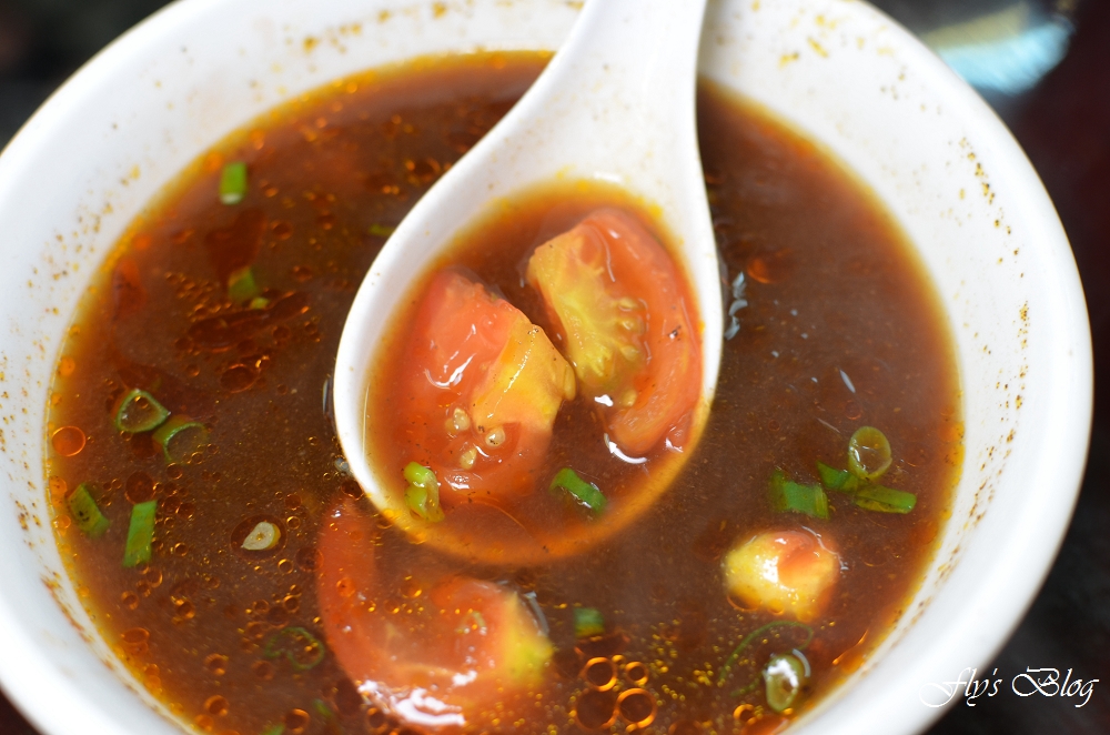 新九九牛肉麵店，清燉與紅燒都拿過獎的美味牛肉麵，非常好吃啊！