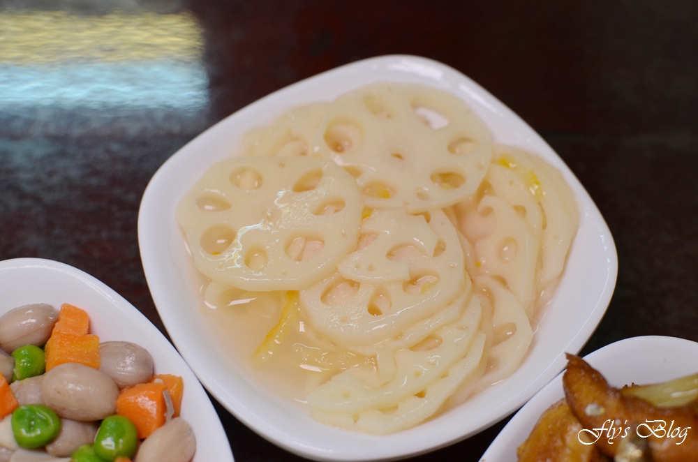 新九九牛肉麵店，清燉與紅燒都拿過獎的美味牛肉麵，非常好吃啊！