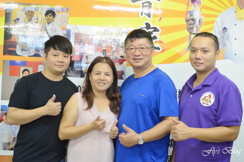 新九九牛肉麵店，清燉與紅燒都拿過獎的美味牛肉麵，非常好吃啊！