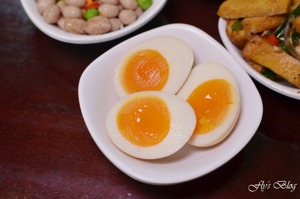 新九九牛肉麵店，清燉與紅燒都拿過獎的美味牛肉麵，非常好吃啊！