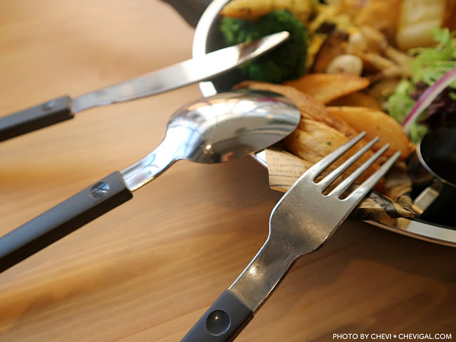 台中西區│柒‧柒 手作早午餐＊粉紅色販賣機風潮襲捲台中啦！來份豐盛的早午餐，讓你拍照也有粉嫩好氣色！