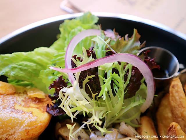 台中西區│柒‧柒 手作早午餐＊粉紅色販賣機風潮襲捲台中啦！來份豐盛的早午餐，讓你拍照也有粉嫩好氣色！