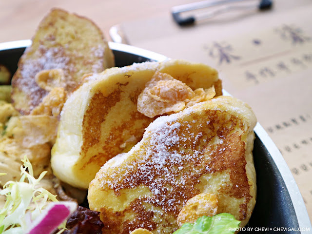 台中西區│柒‧柒 手作早午餐＊粉紅色販賣機風潮襲捲台中啦！來份豐盛的早午餐，讓你拍照也有粉嫩好氣色！