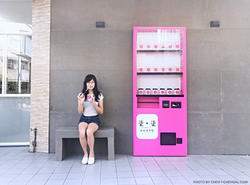 台中西區│柒‧柒 手作早午餐＊粉紅色販賣機風潮襲捲台中啦！來份豐盛的早午餐，讓你拍照也有粉嫩好氣色！