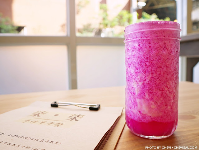 台中西區│柒‧柒 手作早午餐＊粉紅色販賣機風潮襲捲台中啦！來份豐盛的早午餐，讓你拍照也有粉嫩好氣色！