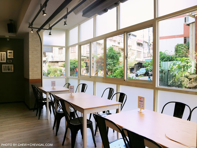 台中西區│柒‧柒 手作早午餐＊粉紅色販賣機風潮襲捲台中啦！來份豐盛的早午餐，讓你拍照也有粉嫩好氣色！