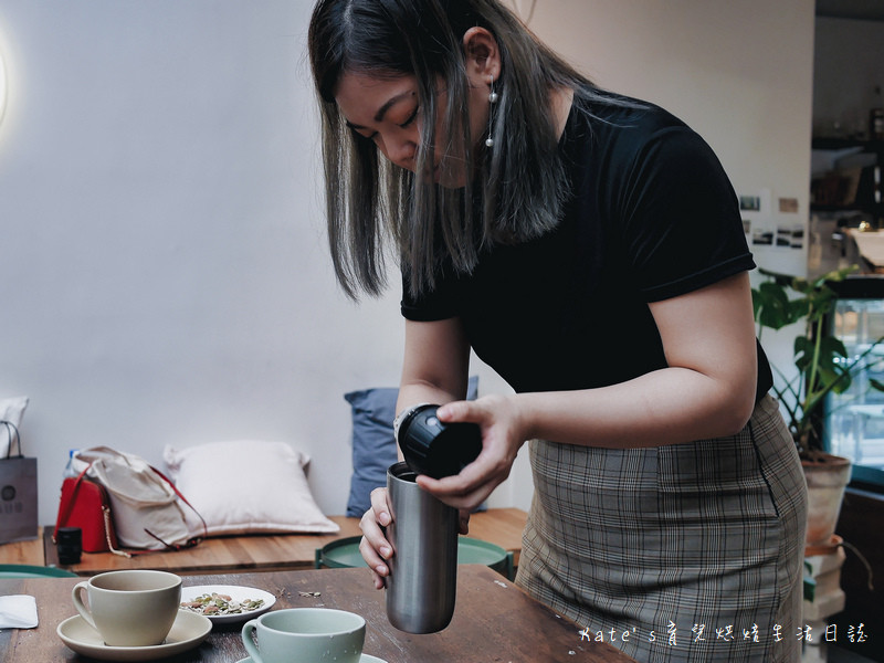 有甘田 WannaEat好想吃甜點 中秋套餐 有甘甜中秋套餐 東區甜點推薦 信義區甜點推薦 茶膠囊推薦 茶膠囊是什麼 堅果禮盒 私奔到月球 WannaEat好想吃甜點中秋套餐9.jpg