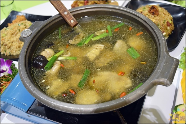 拉爽爽美食釣蝦場：台中南屯【拉爽爽美食釣蝦場】環境單純餐點美味，24H釣蝦、熱炒、KTV吃喝玩樂好去處!