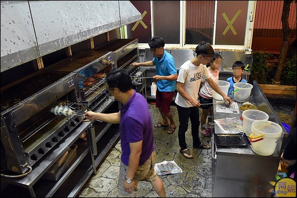 拉爽爽美食釣蝦場：台中南屯【拉爽爽美食釣蝦場】環境單純餐點美味，24H釣蝦、熱炒、KTV吃喝玩樂好去處!