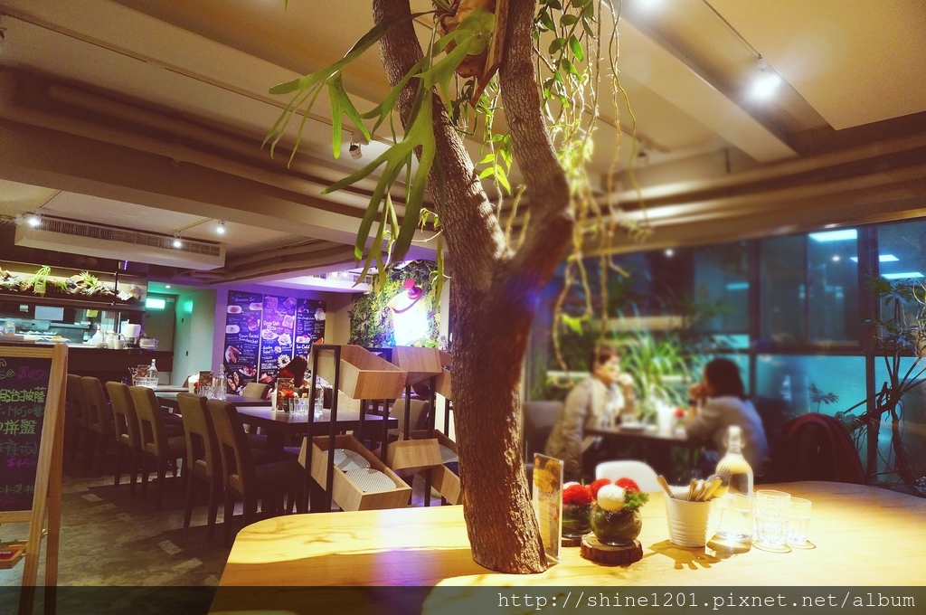 棧FML Cafe花苑拿鐵 中山餐酒館.晴光商圈下午茶.中山國小站美食