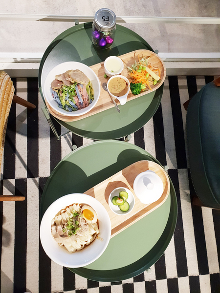 無聊咖啡AMBI CAFE: ♪忠孝敦化。無聊咖啡AMBI CAFE♬ 明星吳姍儒的店~色彩繽紛獨角獸涼麵