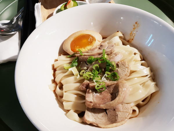 無聊咖啡AMBI CAFE: ♪忠孝敦化。無聊咖啡AMBI CAFE♬ 明星吳姍儒的店~色彩繽紛獨角獸涼麵