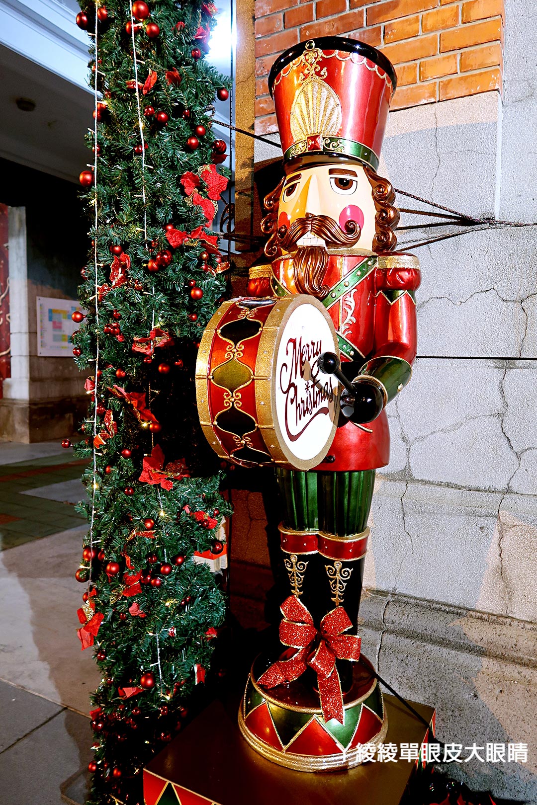 2017聖誕活動！新竹耶誕特色景點你都收集完了嗎？胡桃鉗玩具兵｜戽斗星球｜巨型薑餅屋等，偷偷告訴你有隱藏版拍照打卡景點唷！