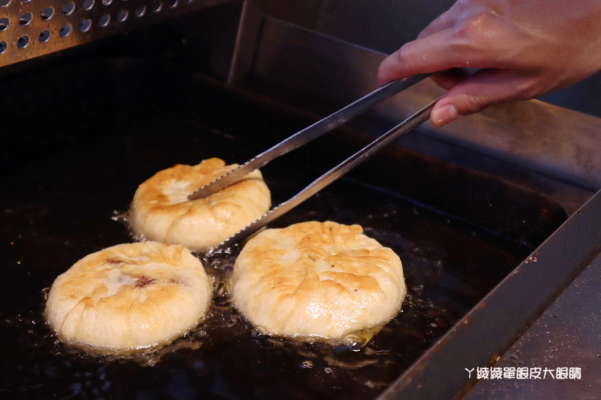 新竹下午茶外送推薦郭記餡餅王!城隍廟附近美食越來越狂啦!爆漿鮮蚵蔥油餅限量供應