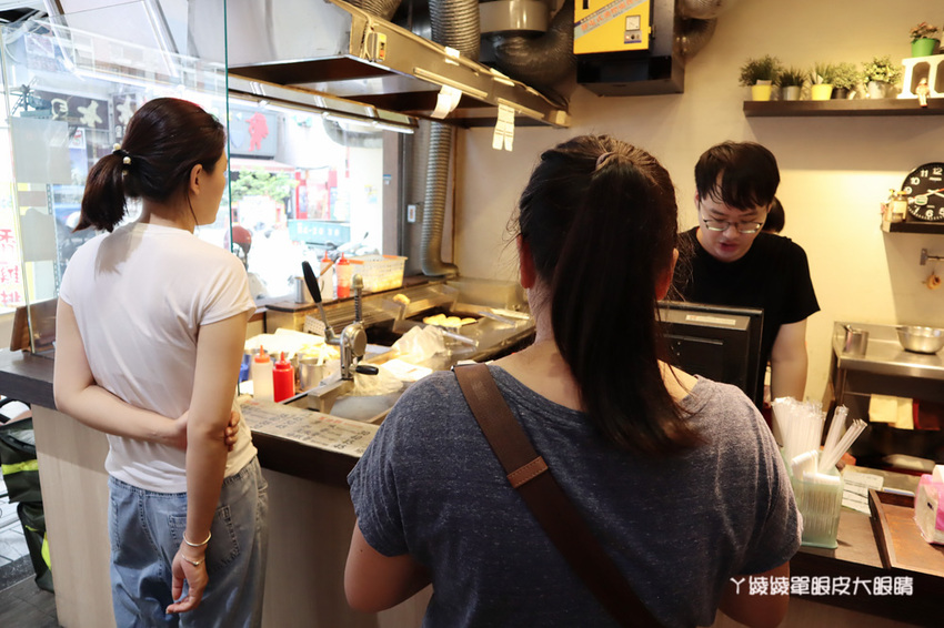 新竹下午茶外送推薦郭記餡餅王!城隍廟附近美食越來越狂啦!爆漿鮮蚵蔥油餅限量供應
