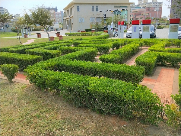 頂魚寮公園:【台中梧棲景點】頂魚寮公園-藍色鯨魚溜滑梯,好拍的3D彩繪海底世界,台中親子快樂園地