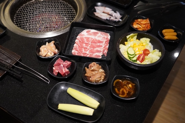 【桃園/中壢 美食】「狩也無煙燒肉」：中壢燒肉吃到飽/超值天使紅蝦吃到飽/霜降牛厚切/豐盛肉品跟海鮮/無肉不歡/肉肉控的狂歡時刻