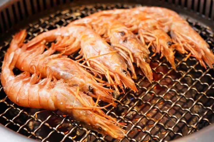 【桃園/中壢 美食】「狩也無煙燒肉」：中壢燒肉吃到飽/超值天使紅蝦吃到飽/霜降牛厚切/豐盛肉品跟海鮮/無肉不歡/肉肉控的狂歡時刻