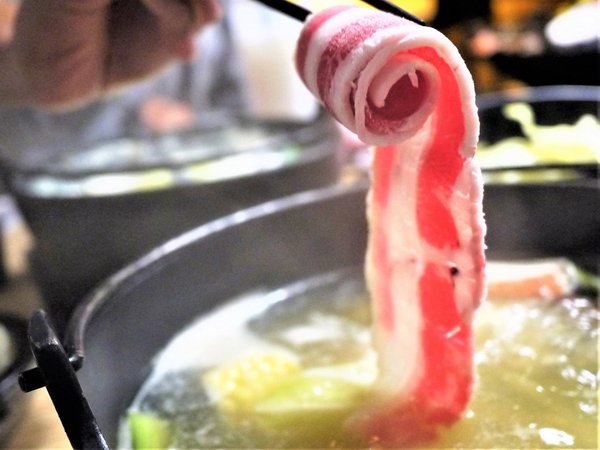 鮮入圍煮-精緻鍋物：【板橋/火鍋】 鮮入圍煮-精緻鍋物，活波士頓龍蝦鍋，活沙公鍋～滿滿的頂級海鮮～文末有完整菜單