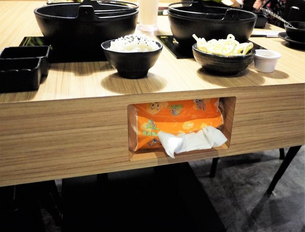 鮮入圍煮-精緻鍋物：【板橋/火鍋】 鮮入圍煮-精緻鍋物，活波士頓龍蝦鍋，活沙公鍋～滿滿的頂級海鮮～文末有完整菜單