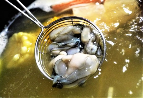 鮮入圍煮-精緻鍋物：【板橋/火鍋】 鮮入圍煮-精緻鍋物，活波士頓龍蝦鍋，活沙公鍋～滿滿的頂級海鮮～文末有完整菜單