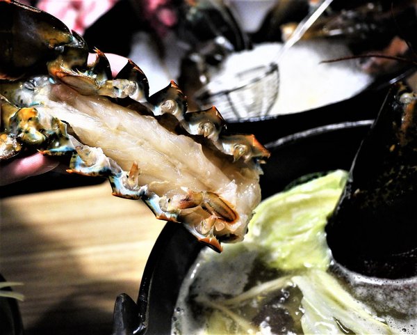 鮮入圍煮-精緻鍋物：【板橋/火鍋】 鮮入圍煮-精緻鍋物，活波士頓龍蝦鍋，活沙公鍋～滿滿的頂級海鮮～文末有完整菜單