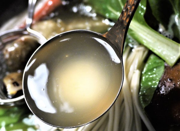 鮮入圍煮-精緻鍋物：【板橋/火鍋】 鮮入圍煮-精緻鍋物，活波士頓龍蝦鍋，活沙公鍋～滿滿的頂級海鮮～文末有完整菜單