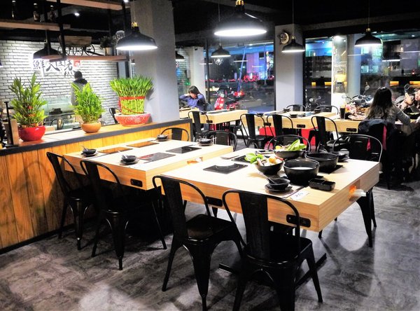 鮮入圍煮-精緻鍋物：【板橋/火鍋】 鮮入圍煮-精緻鍋物，活波士頓龍蝦鍋，活沙公鍋～滿滿的頂級海鮮～文末有完整菜單