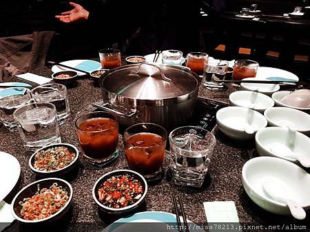 撈王鍋物料理台灣1號店台北信義區美食必點胡椒豬肚雞湯湯頭