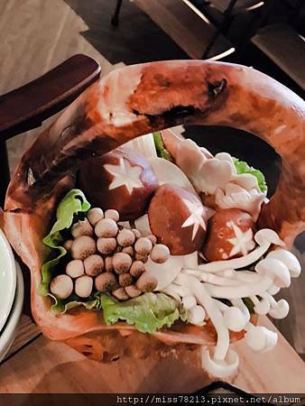 撈王鍋物料理台灣1號店台北信義區美食必點胡椒豬肚雞湯湯頭