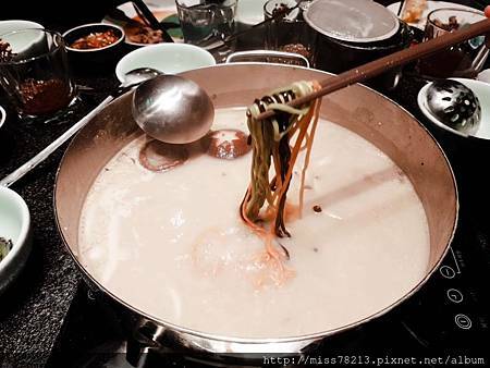 撈王鍋物料理台灣1號店台北信義區美食必點胡椒豬肚雞湯湯頭