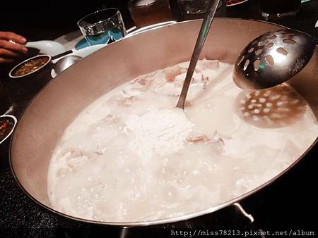 撈王鍋物料理台灣1號店台北信義區美食必點胡椒豬肚雞湯湯頭