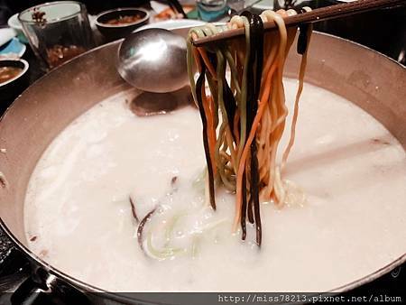 撈王鍋物料理台灣1號店台北信義區美食必點胡椒豬肚雞湯湯頭