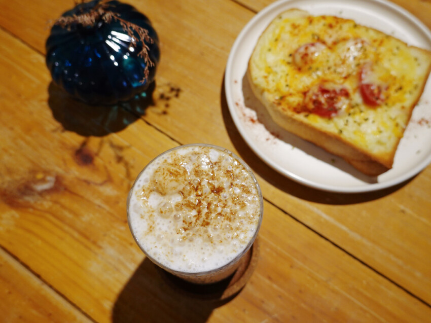 新北新店—墨啡商行｜有一種簡單 是一片吐司配上一杯拿鐵｜七張站、寶橋路、北新國小