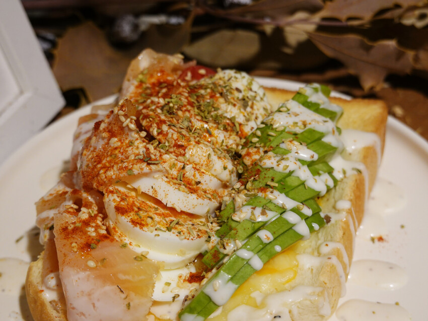 新北新店—墨啡商行｜有一種簡單 是一片吐司配上一杯拿鐵｜七張站、寶橋路、北新國小