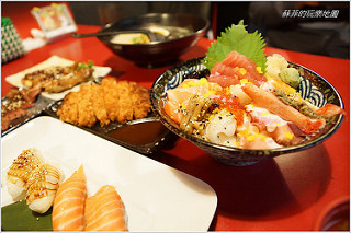 《板橋府中站美食》聚食王~美食大集合,多種道地小吃任您挑選,宵夜最佳選擇,滿300元可外送