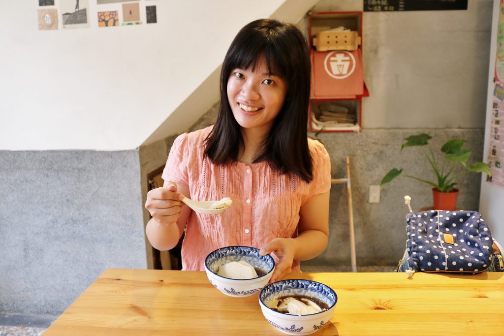 台南｜南國黃豆 豆花．豆漿專賣 鹽滷製法．傳統小吃推薦 - 奇奇一起玩樂趣