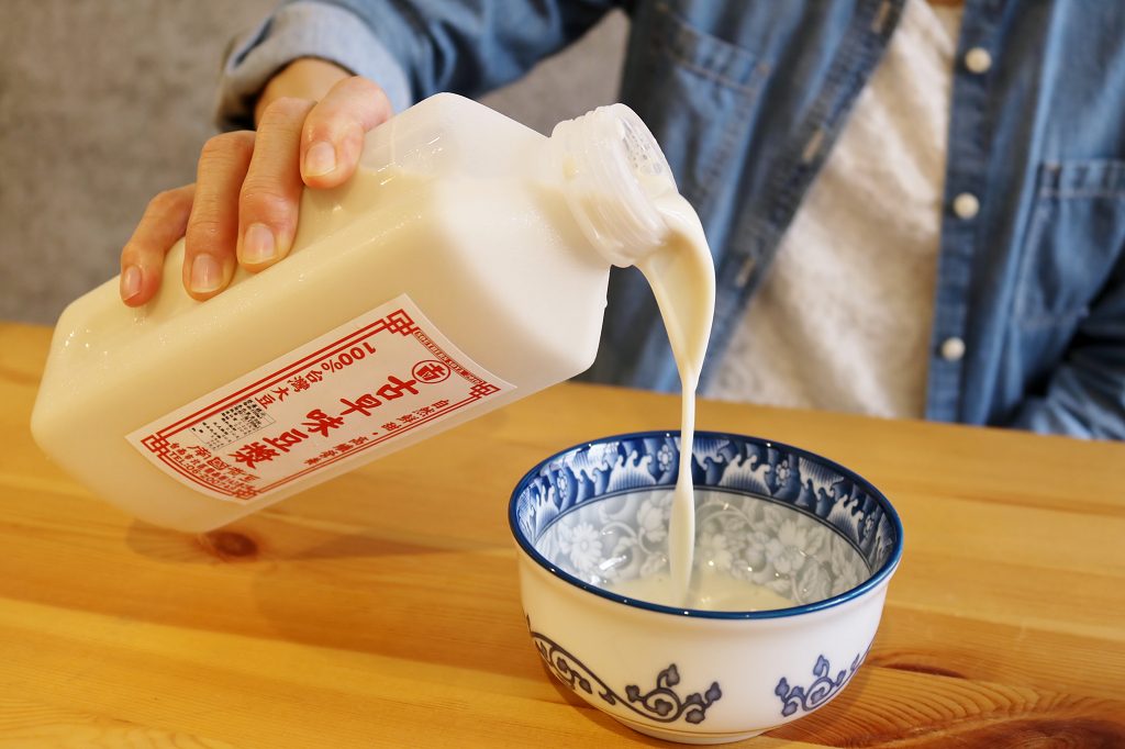 台南｜南國黃豆 豆花．豆漿專賣 鹽滷製法．傳統小吃推薦 - 奇奇一起玩樂趣