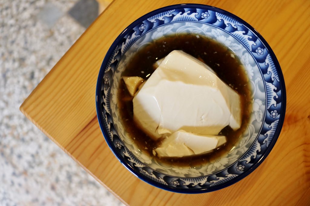 台南｜南國黃豆 豆花．豆漿專賣 鹽滷製法．傳統小吃推薦 - 奇奇一起玩樂趣