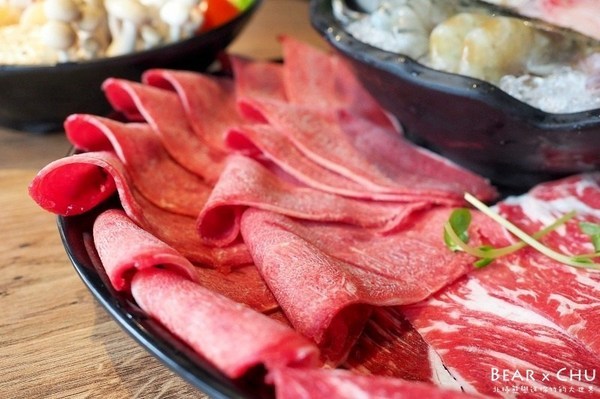 肉多多火鍋(台北古亭旗艦店)：古亭站美食餐廳推薦・肉多多火鍋古亭店海陸澎湃新菜單/台灣火鍋第一品牌