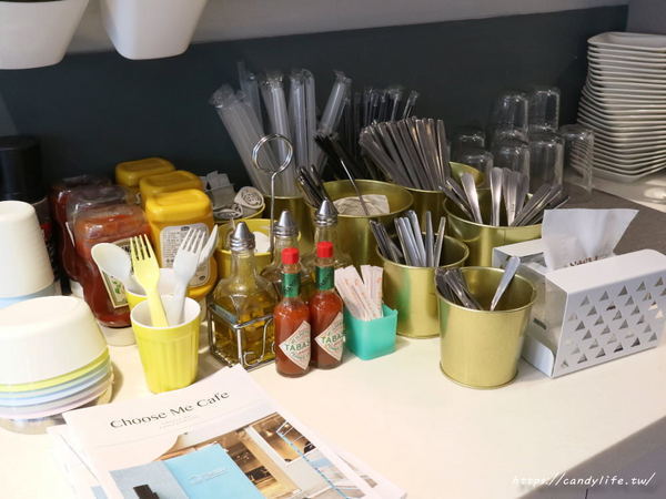 初米咖啡 Choose Me Cafe&Meals(台中一中店)：台中美食│初米咖啡 Choose Me Cafe&Meals〃一中商圈IG人氣打卡咖啡館，超Q荷包蛋抹茶塔，還有超美油畫戚風蛋糕～