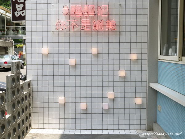 初米咖啡 Choose Me Cafe&Meals(台中一中店)：台中美食│初米咖啡 Choose Me Cafe&Meals〃一中商圈IG人氣打卡咖啡館，超Q荷包蛋抹茶塔，還有超美油畫戚風蛋糕～