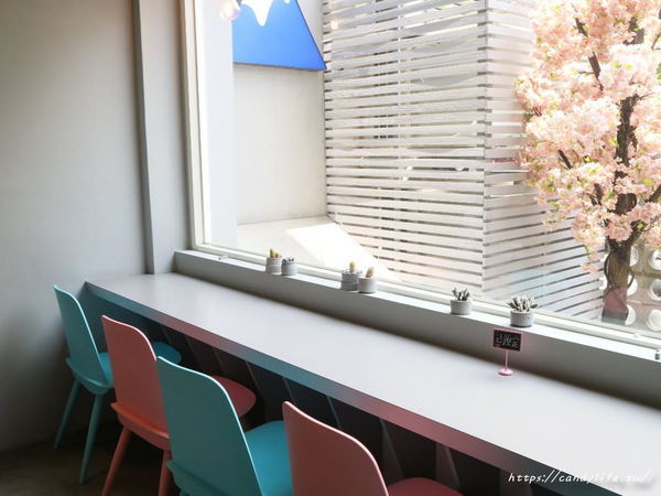 初米咖啡 Choose Me Cafe&Meals(台中一中店)：台中美食│初米咖啡 Choose Me Cafe&Meals〃一中商圈IG人氣打卡咖啡館，超Q荷包蛋抹茶塔，還有超美油畫戚風蛋糕～