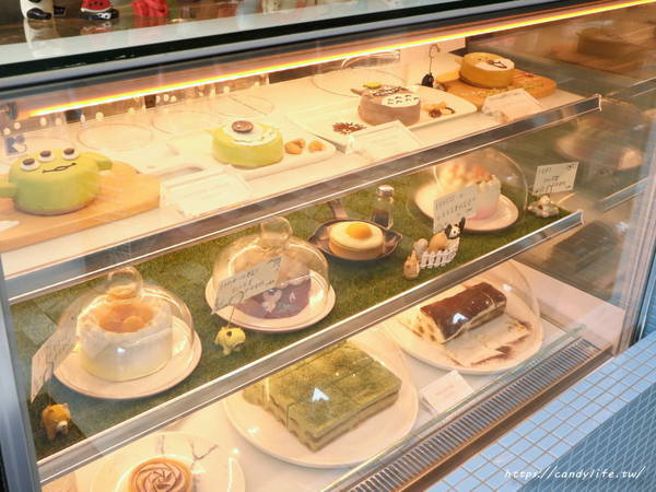 初米咖啡 Choose Me Cafe&Meals(台中一中店)：台中美食│初米咖啡 Choose Me Cafe&Meals〃一中商圈IG人氣打卡咖啡館，超Q荷包蛋抹茶塔，還有超美油畫戚風蛋糕～